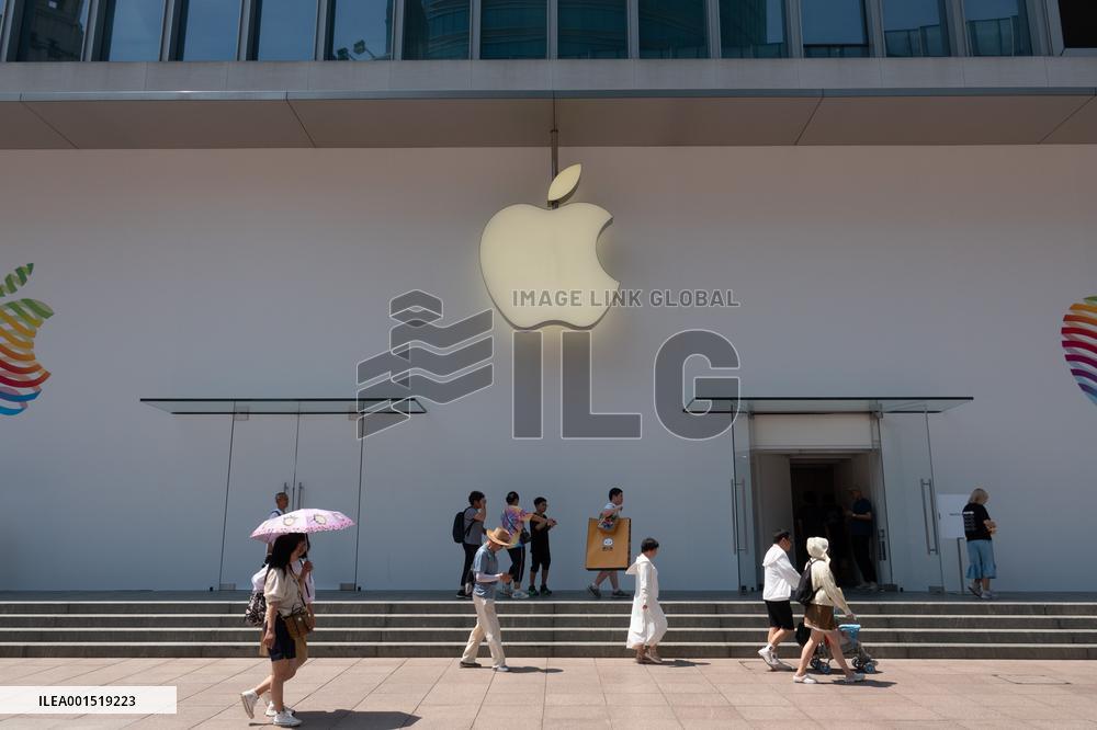 Apple Store Under Renovation in Shanghai