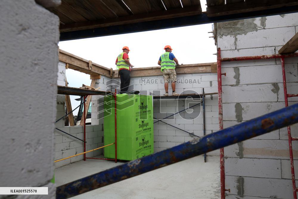 Private houses destroyed by Russians rebuilt in Kyiv Region