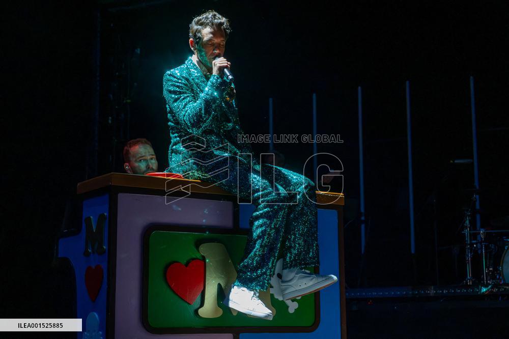 Mika Performs - Italy