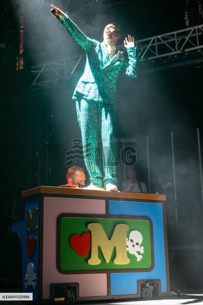Mika Performs - Italy