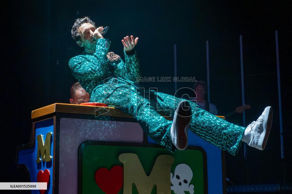 Mika Performs - Italy