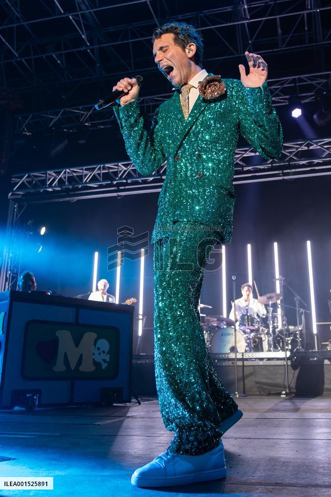 Mika Performs - Italy