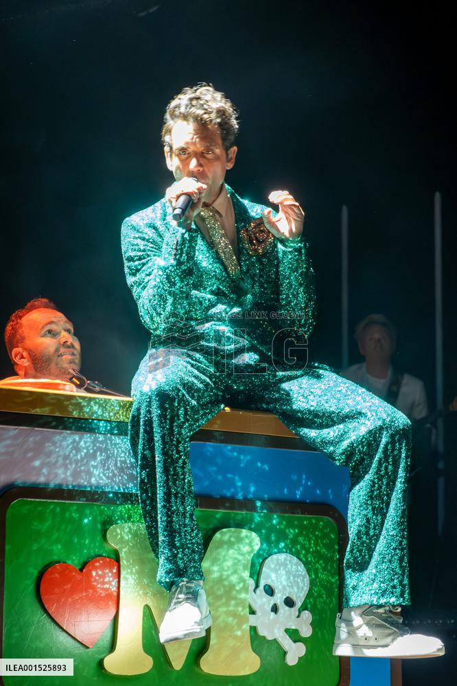 Mika Performs - Italy