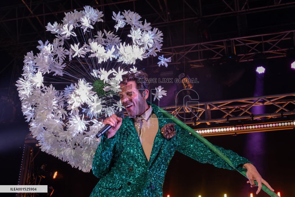 Mika Performs - Italy