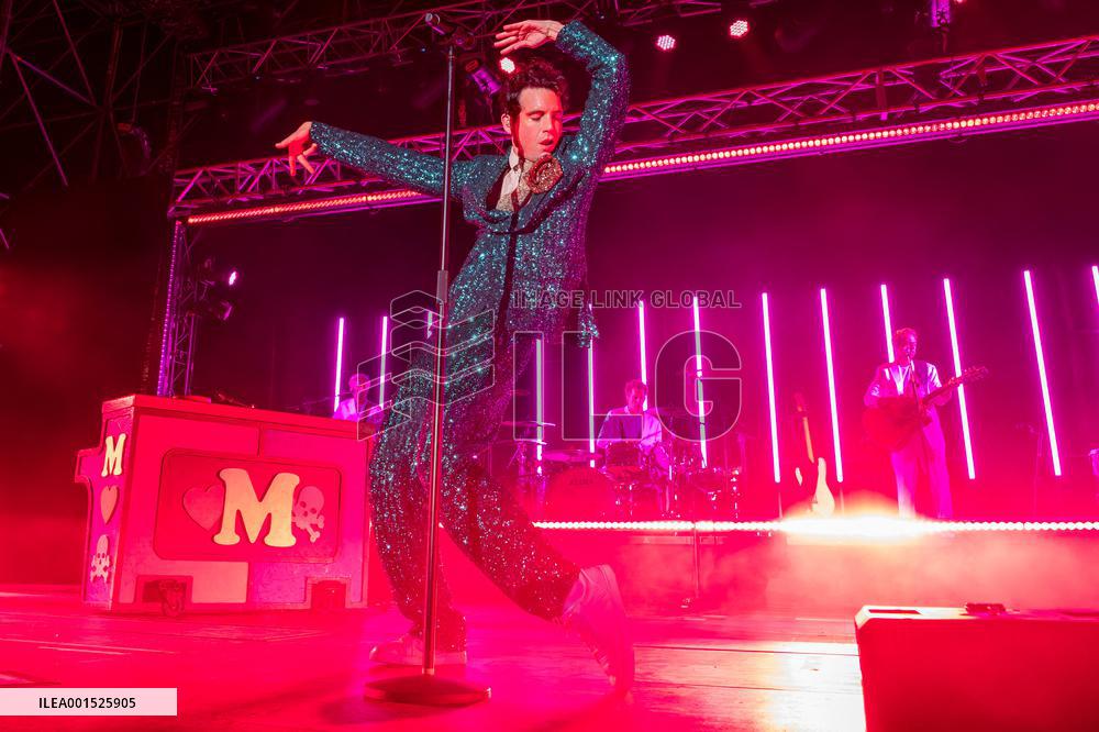 Mika Performs - Italy