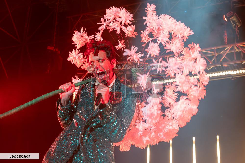 Mika Performs - Italy