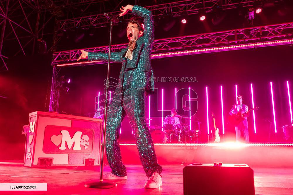 Mika Performs - Italy