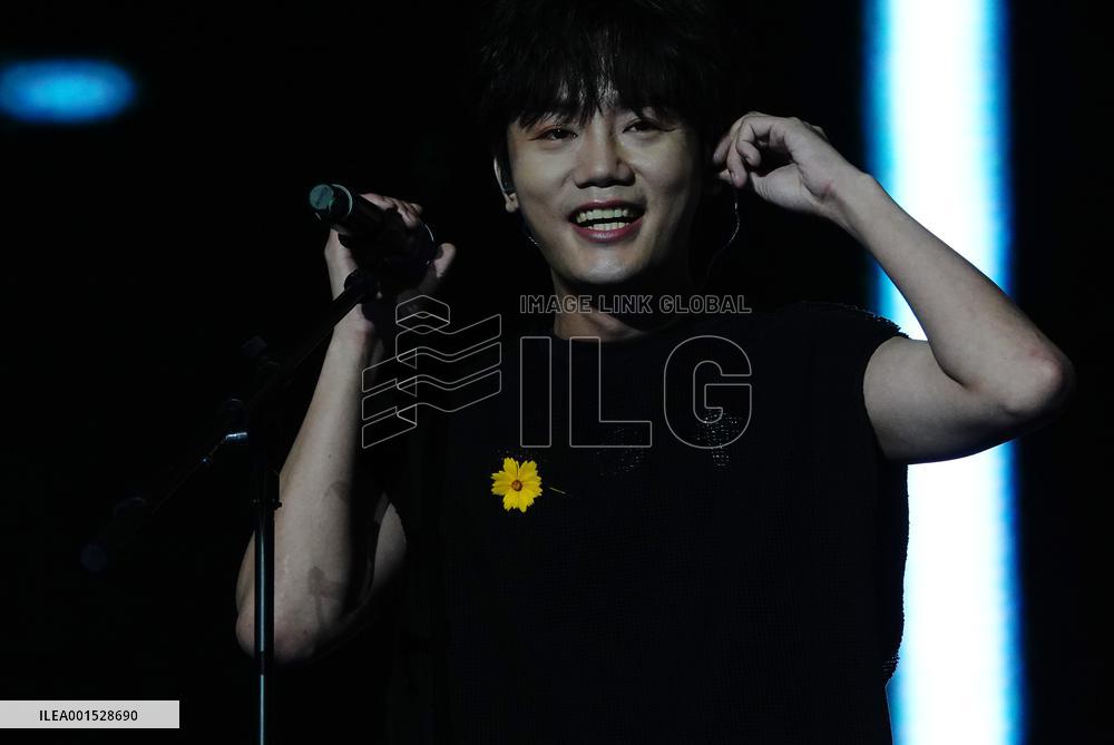 Male singer Chen Chusheng Sings at the 2023 Baili Qingzao Music Festival in Yichang