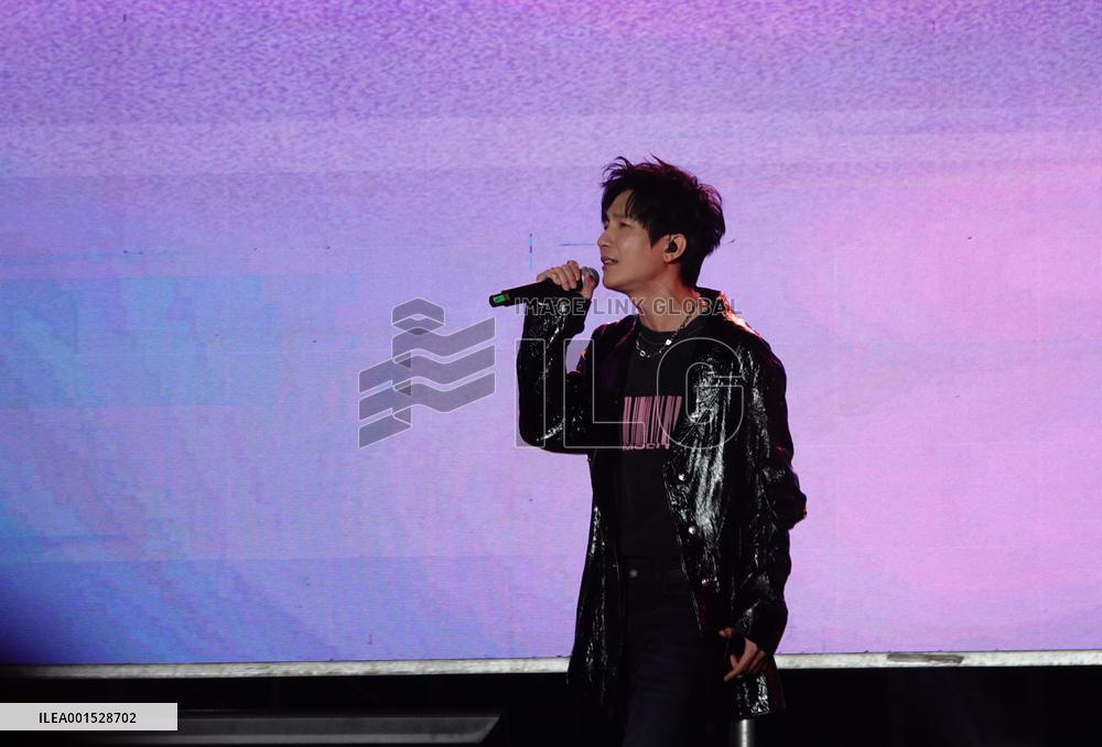 Male singer Chen Chusheng Sings at the 2023 Baili Qingzao Music Festival in Yichang