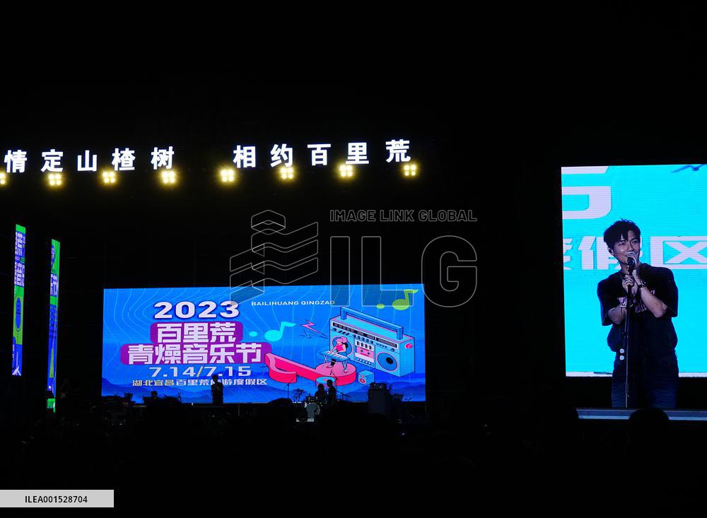 Male singer Chen Chusheng Sings at the 2023 Baili Qingzao Music Festival in Yichang