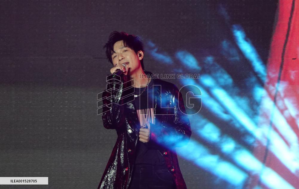 Male singer Chen Chusheng Sings at the 2023 Baili Qingzao Music Festival in Yichang