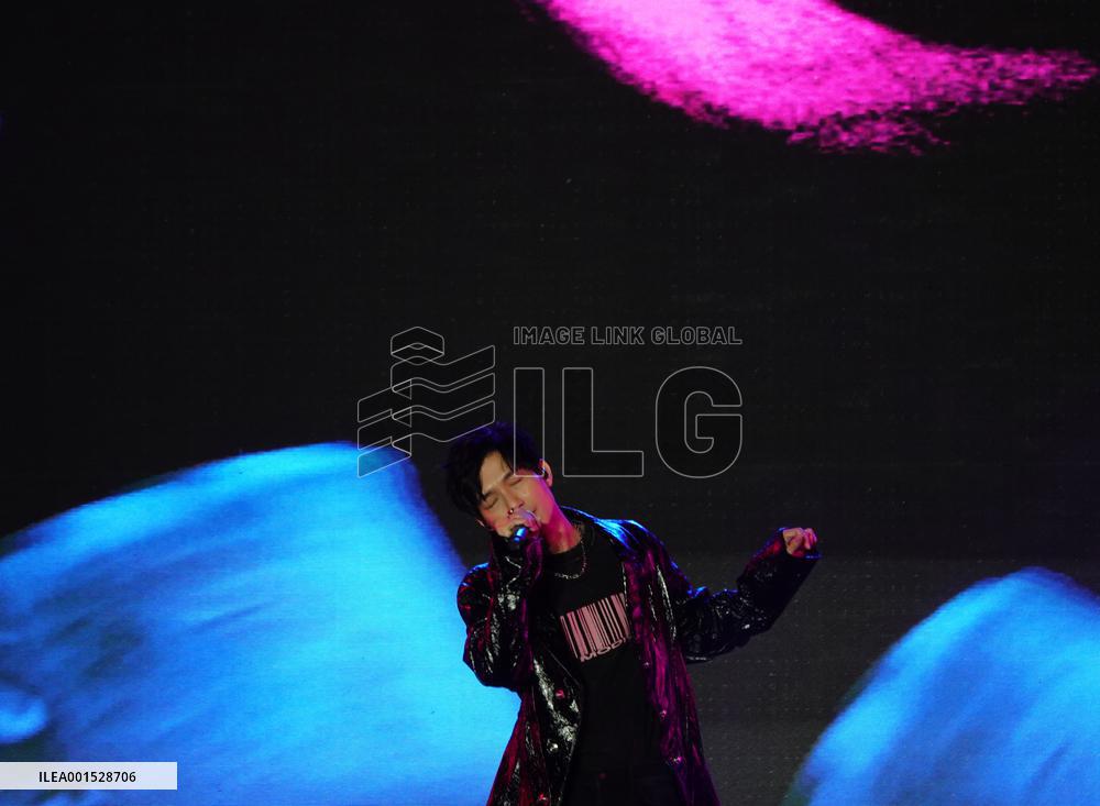 Male singer Chen Chusheng Sings at the 2023 Baili Qingzao Music Festival in Yichang