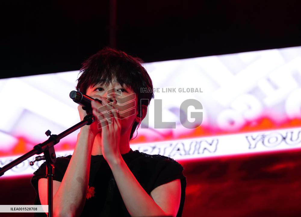 Male singer Chen Chusheng Sings at the 2023 Baili Qingzao Music Festival in Yichang