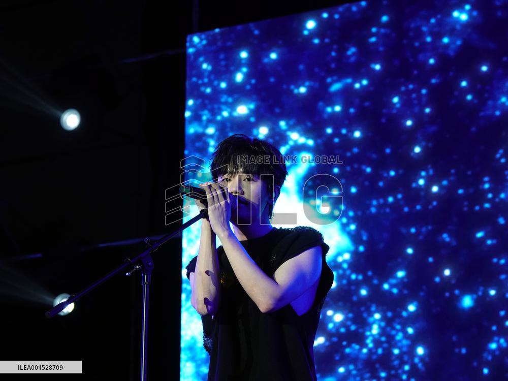 Male singer Chen Chusheng Sings at the 2023 Baili Qingzao Music Festival in Yichang