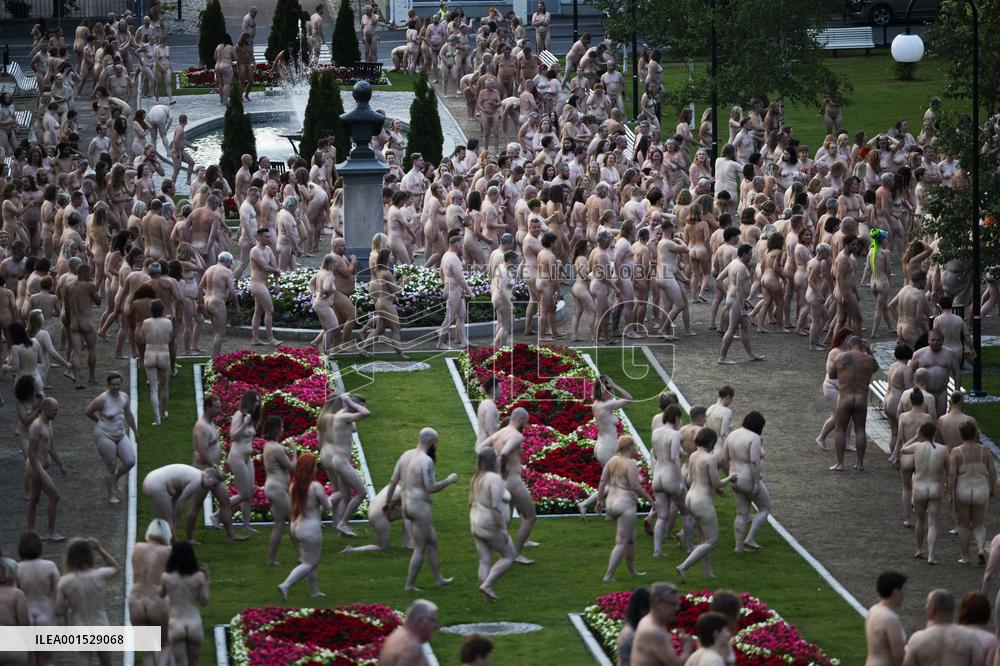 Spencer Tunick - installation - Kuopio, Finland