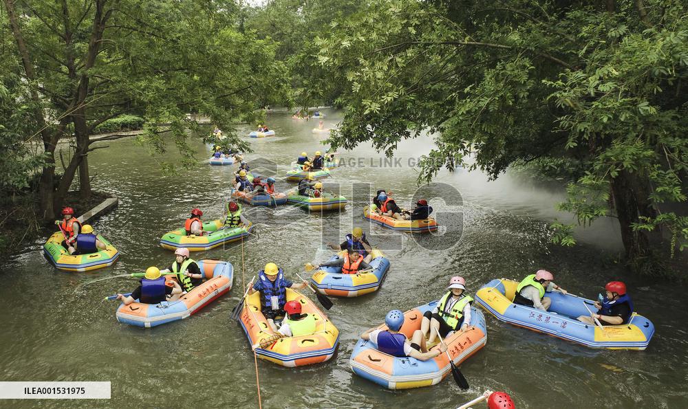 Tourists Experience River Rafting in Huai'an