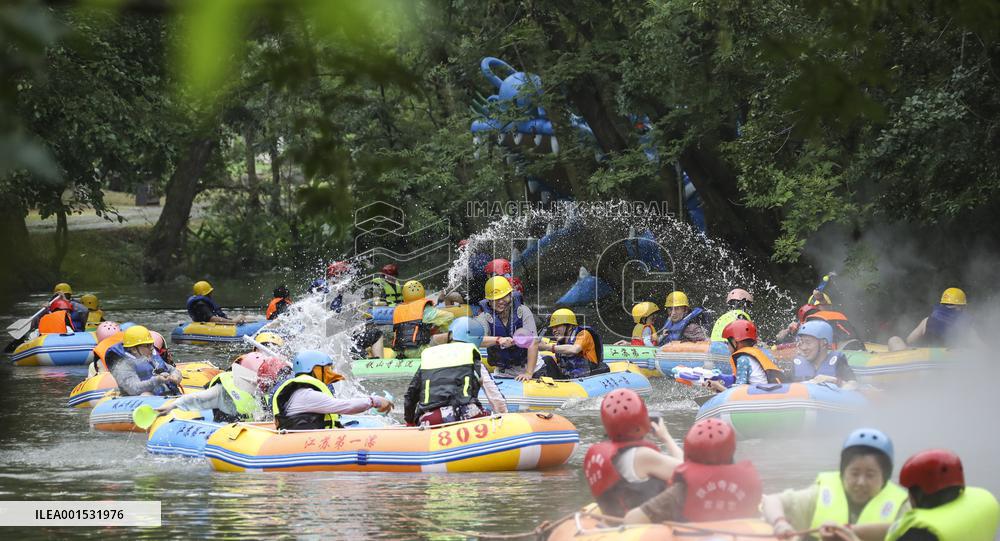 Tourists Experience River Rafting in Huai'an