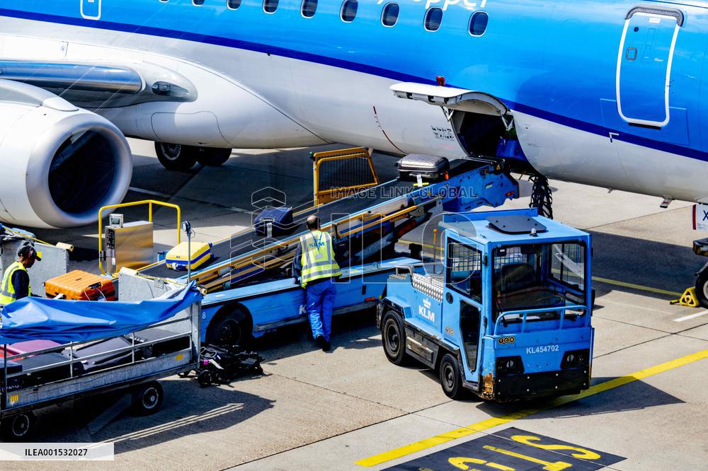 Loading baggage on an KLM Plane - Amsterdam