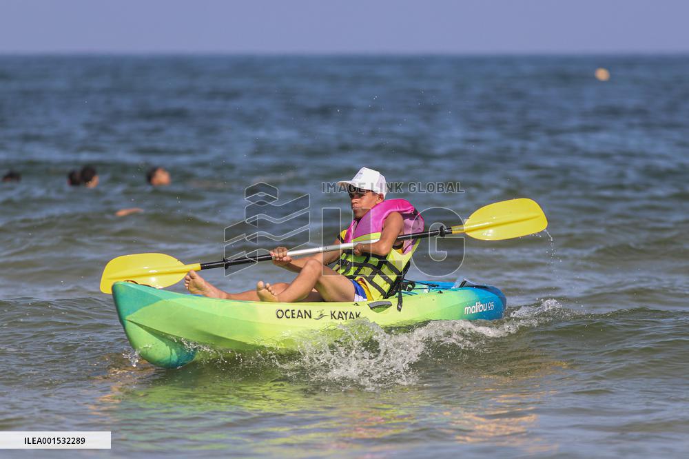 (SP)MIDEAST-GAZA CITY-ROWING