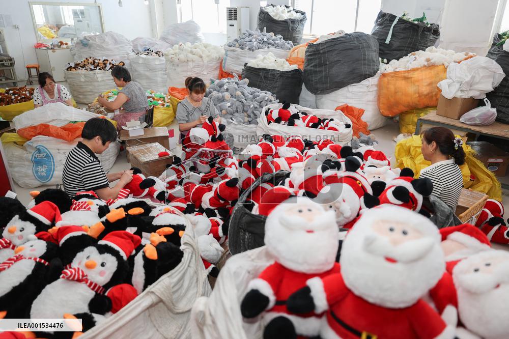 Christmas Production And Sales Enter Peak Season