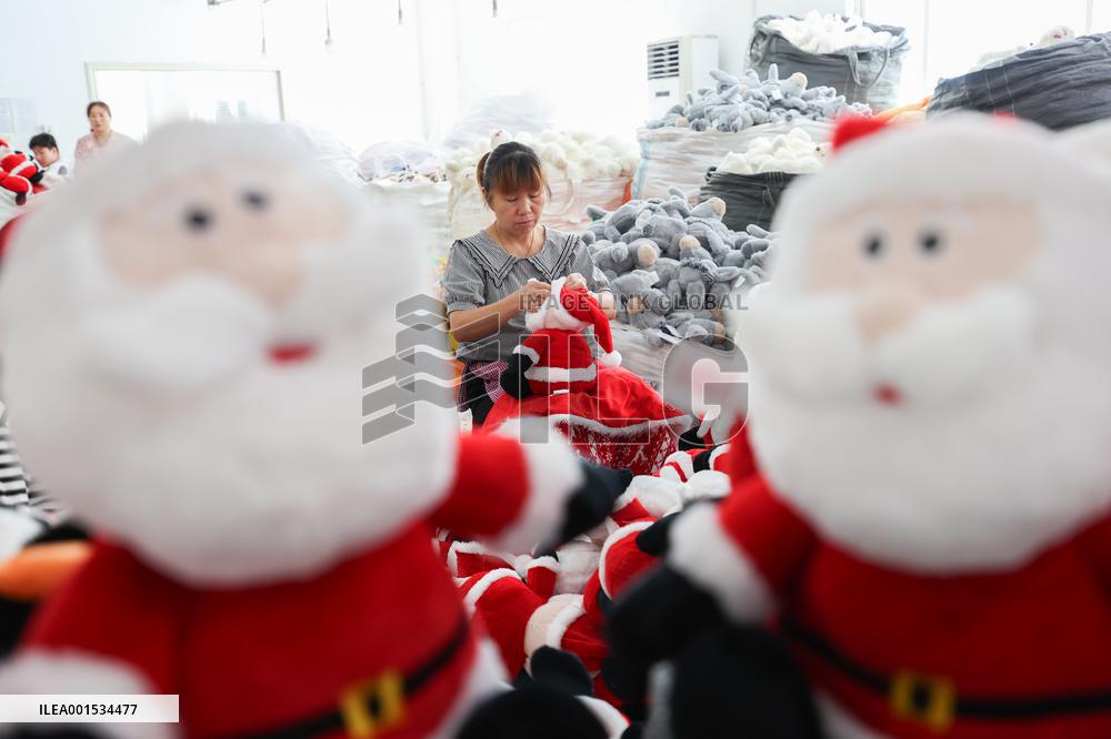 Christmas Production And Sales Enter Peak Season