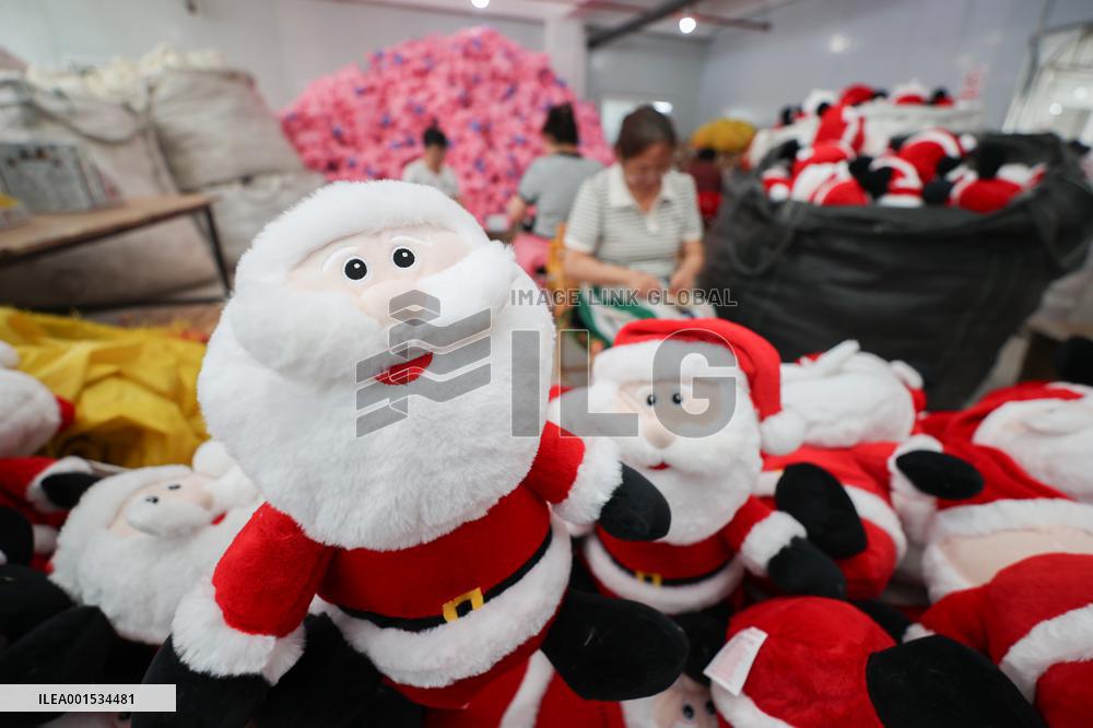 Christmas Production And Sales Enter Peak Season