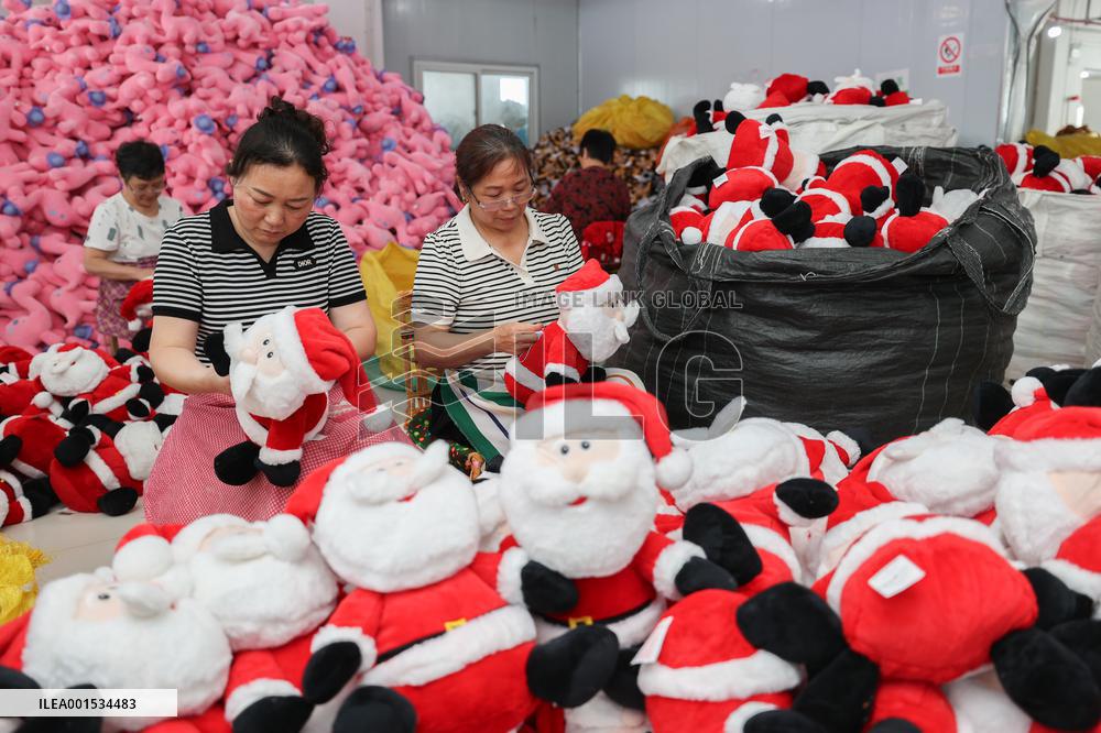 Christmas Production And Sales Enter Peak Season
