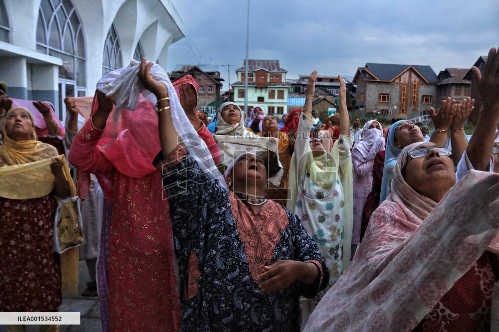 Kashmiri Muslims Pray At Hazratbal Shrine - India
