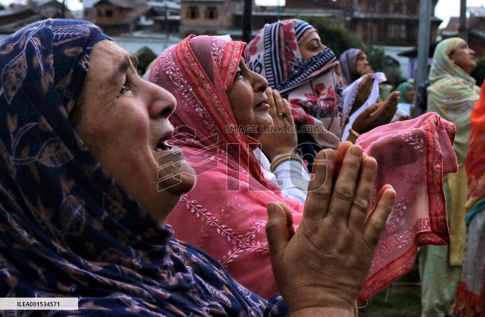 Kashmiri Muslims Pray At Hazratbal Shrine - India
