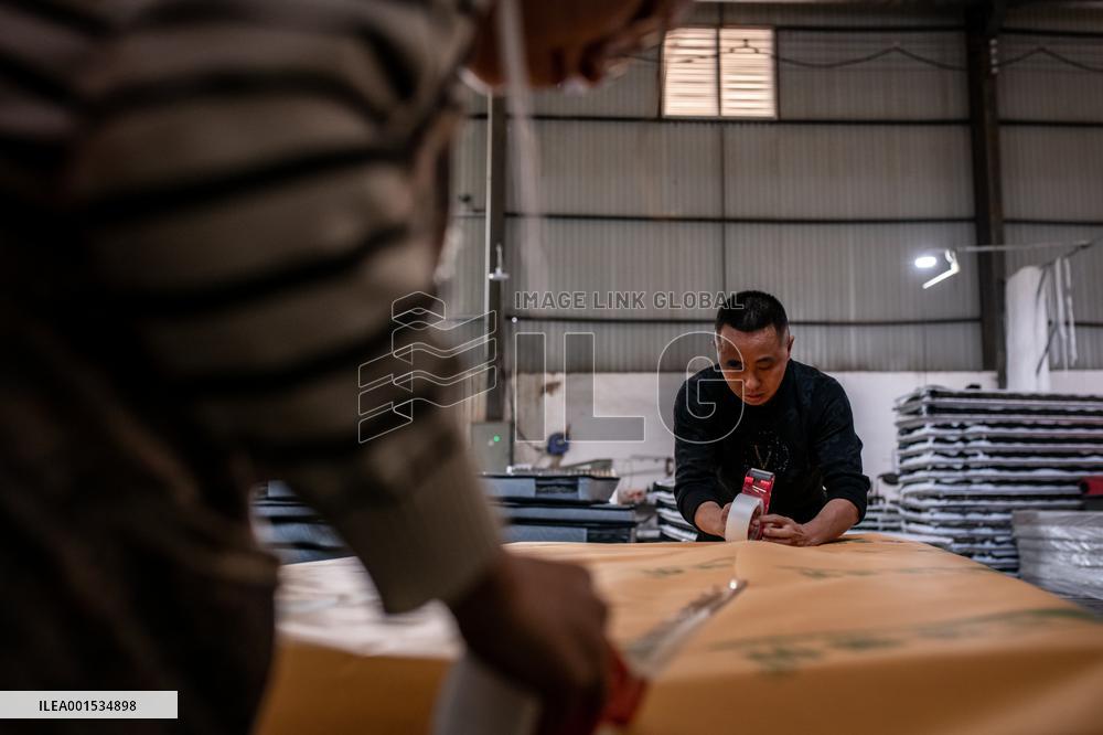 CHINA-YUNNAN-FORMER TRUCK DRIVER-TRUCK MATTRESS-PRODUCTION (CN)