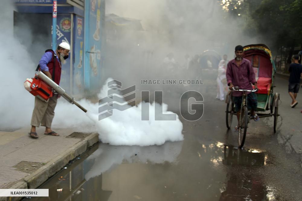 BANGLADESH-DHAKA-DENGUE OUTBREAK-ANTI-MOSQUITO FOG