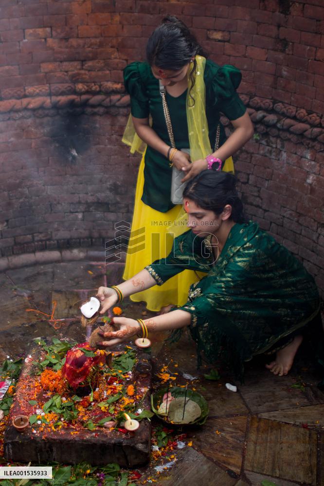 NEPAL-KATHMANDU-SHRAWAN-PRAYERS