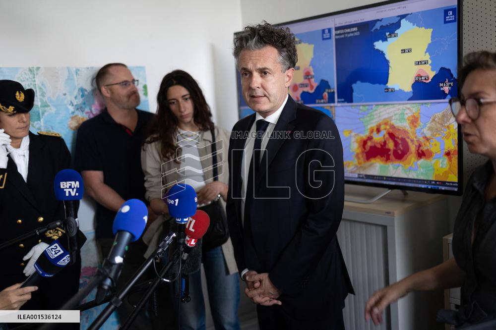 Christophe Bechu visits Meteo France headquarters - Saint-Mande