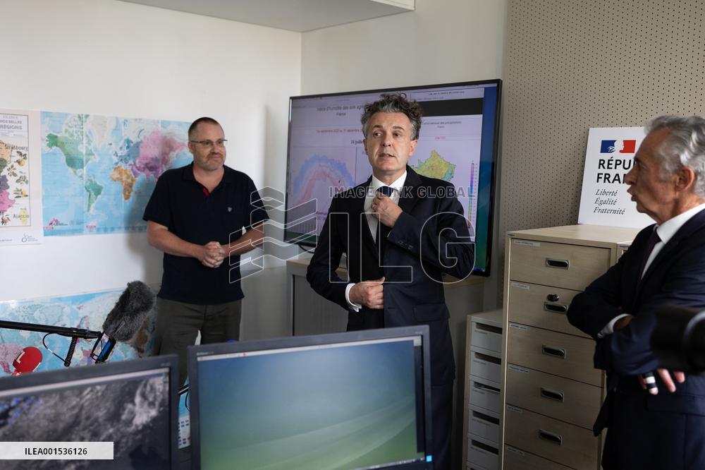Christophe Bechu visits Meteo France headquarters - Saint-Mande
