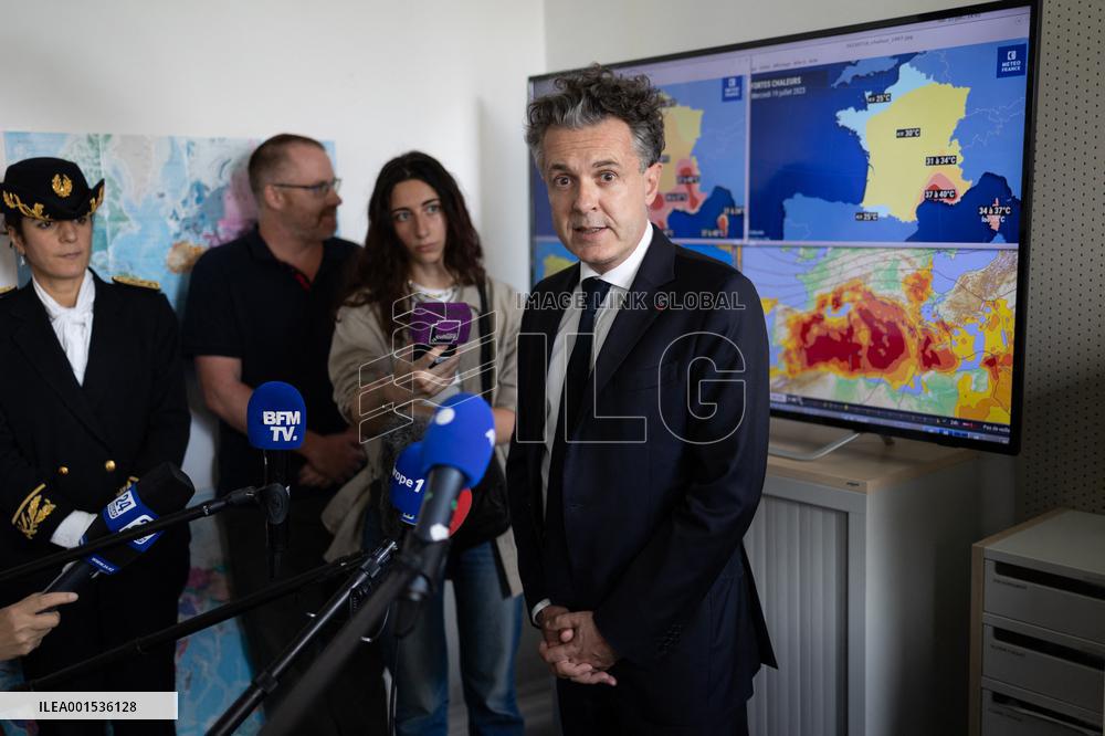 Christophe Bechu visits Meteo France headquarters - Saint-Mande