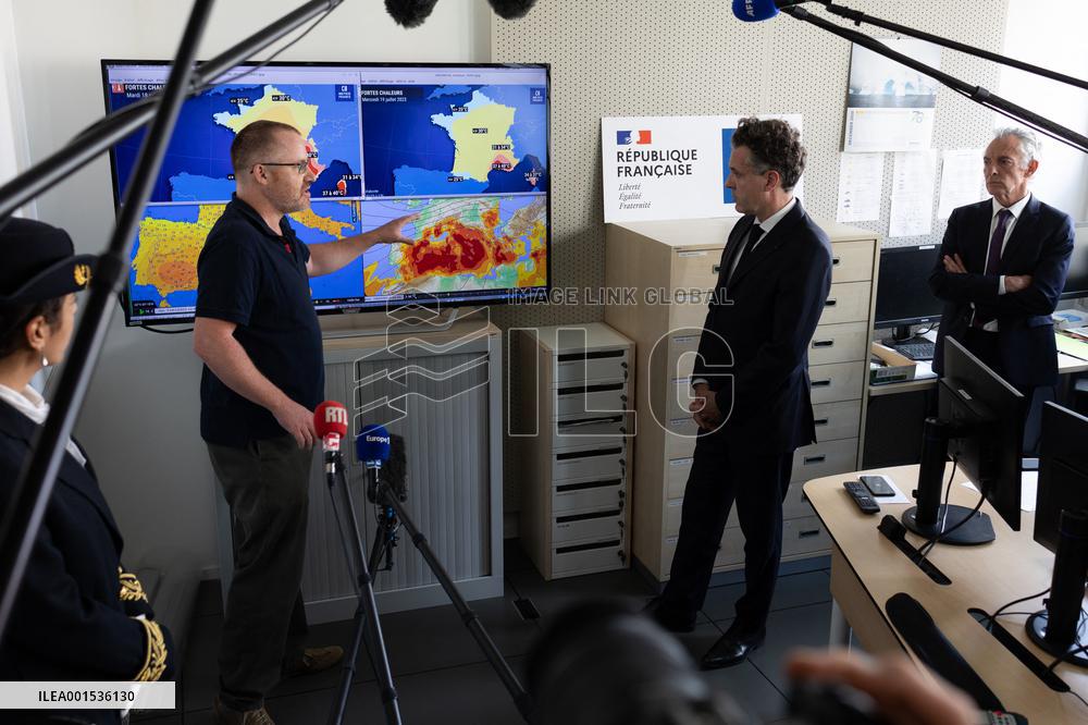 Christophe Bechu visits Meteo France headquarters - Saint-Mande
