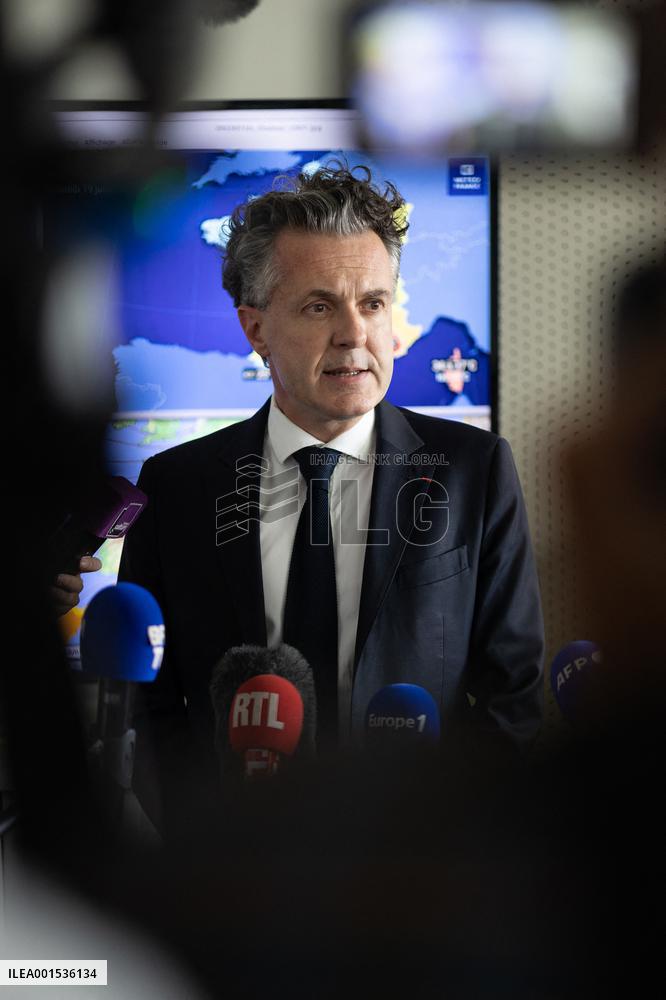 Christophe Bechu visits Meteo France headquarters - Saint-Mande