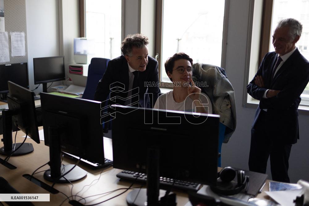 Christophe Bechu visits Meteo France headquarters - Saint-Mande