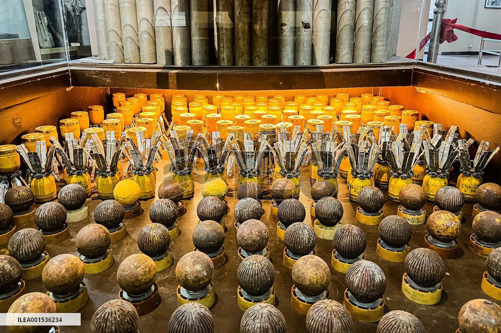 VIETNAM-VIETNAM WAR-UNEXPLODED ORDNANCE-INFLUENCE