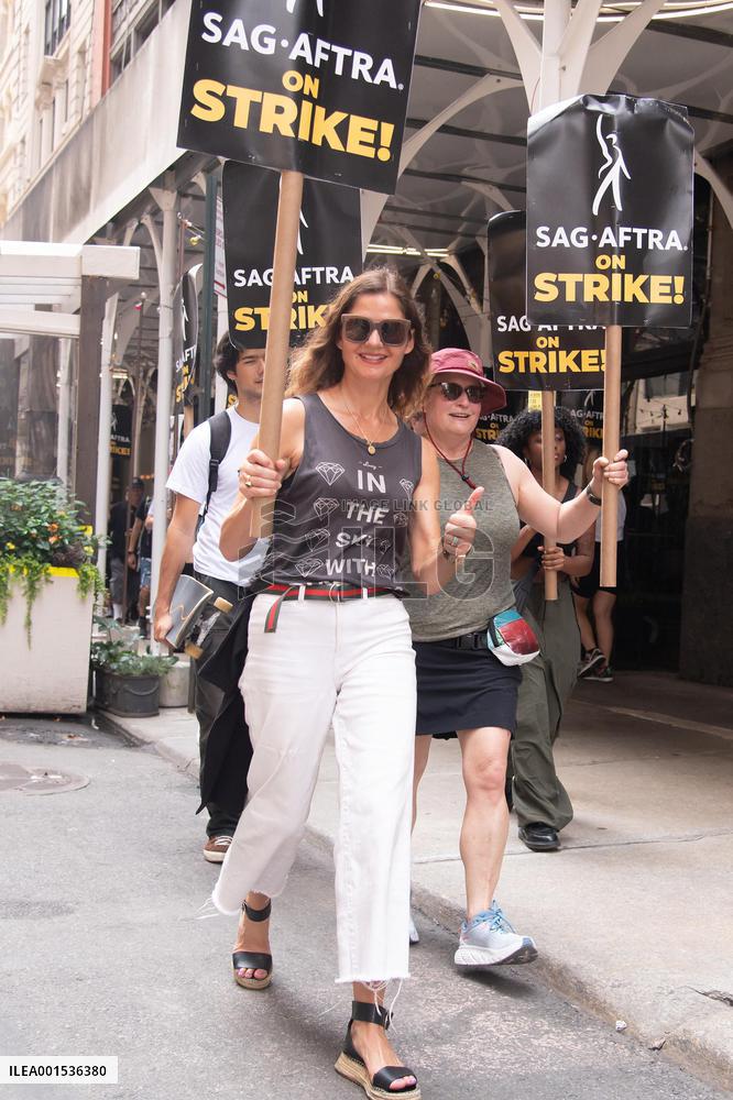 SAG-AFTRA Strikers At Netflix HQ - NYC