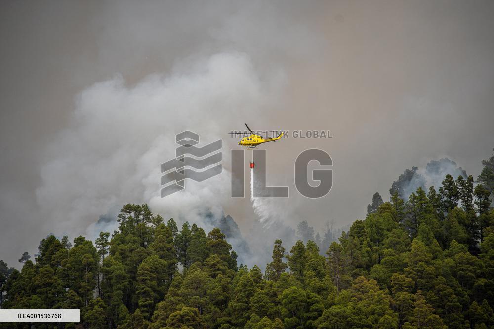 La Palma Fire Rages - Canary Islands