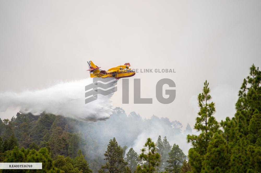 La Palma Fire Rages - Canary Islands