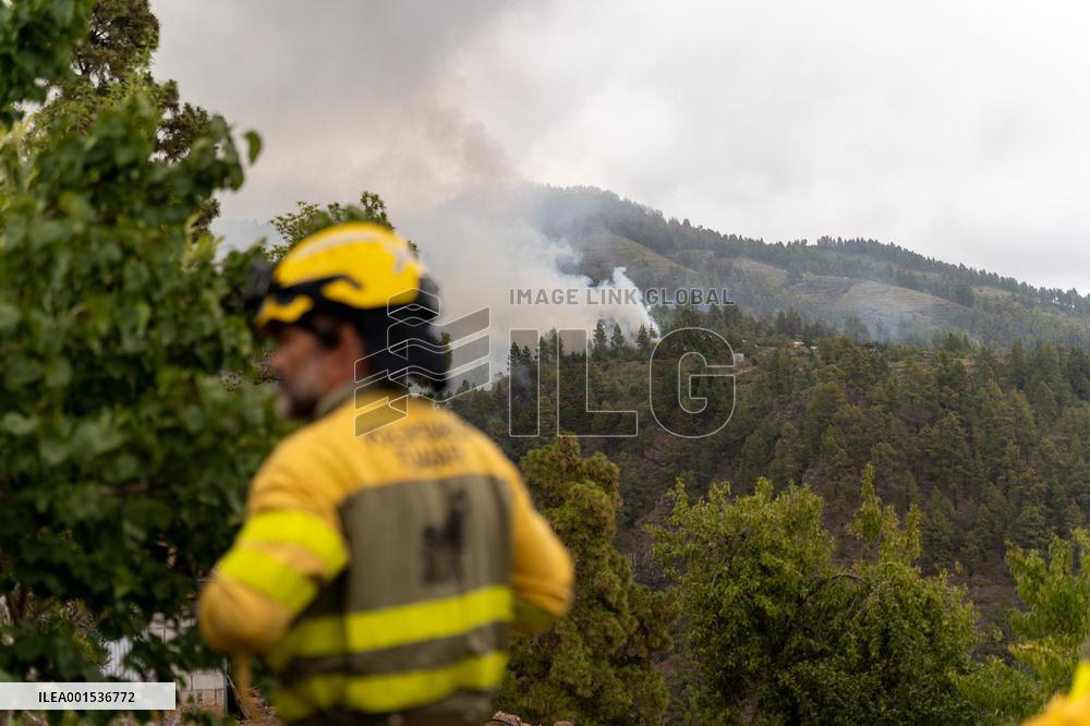 La Palma Fire Rages - Canary Islands