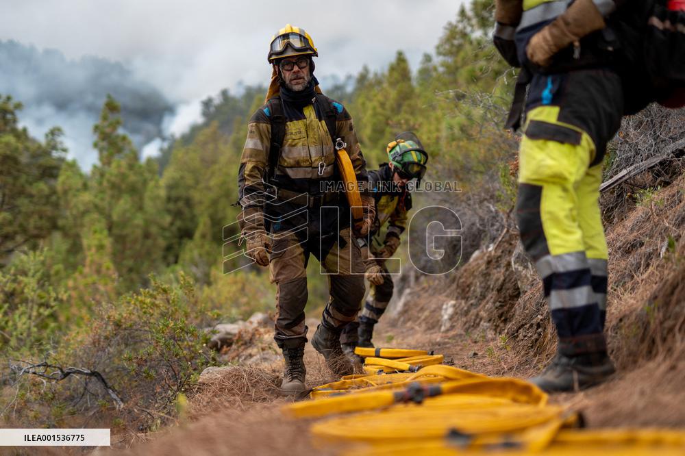 La Palma Fire Rages - Canary Islands