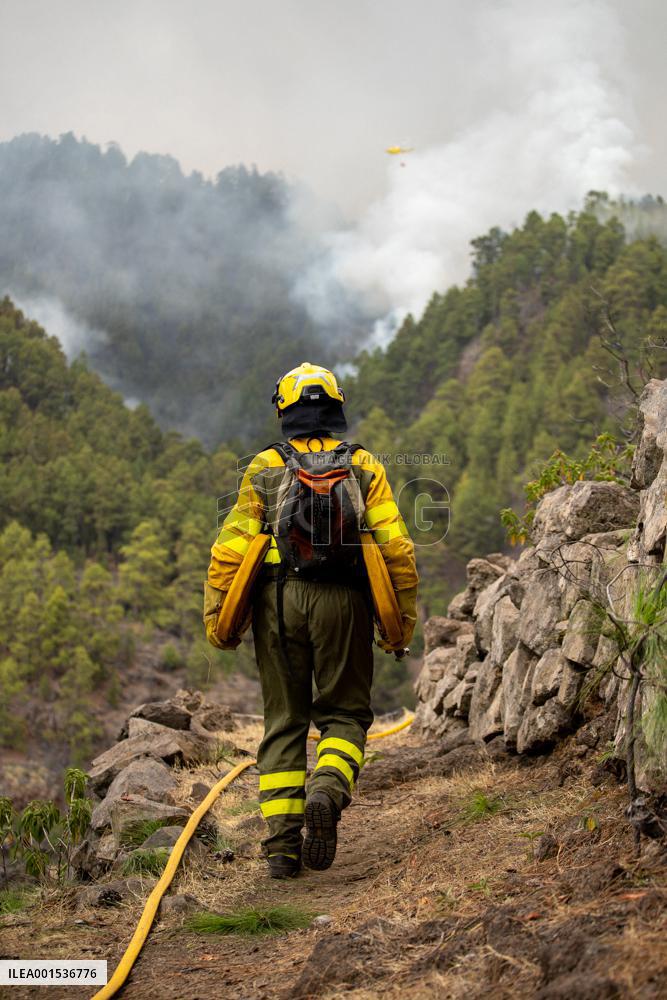 La Palma Fire Rages - Canary Islands