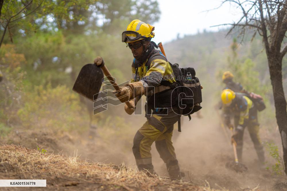 La Palma Fire Rages - Canary Islands