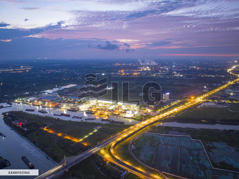 The Beijing-Hangzhou Grand Canal Cargo Ships
