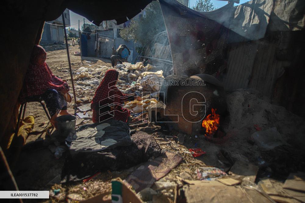 Heatwave And Power Shortages Hit Gaza