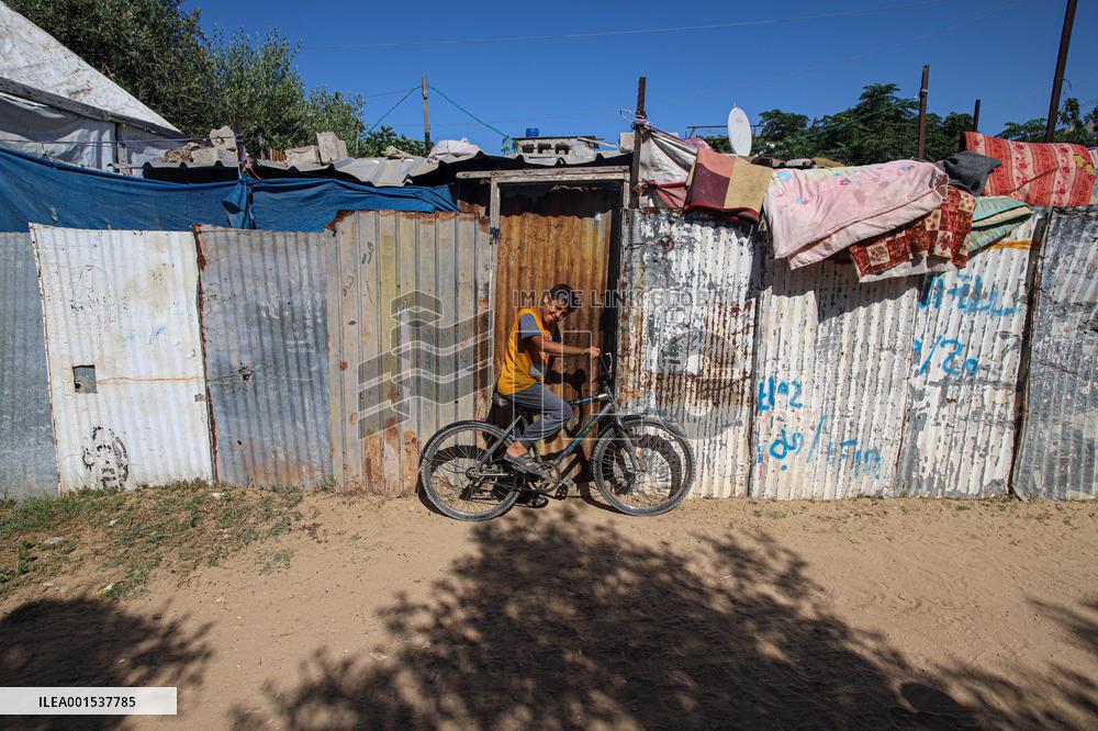Heatwave And Power Shortages Hit Gaza
