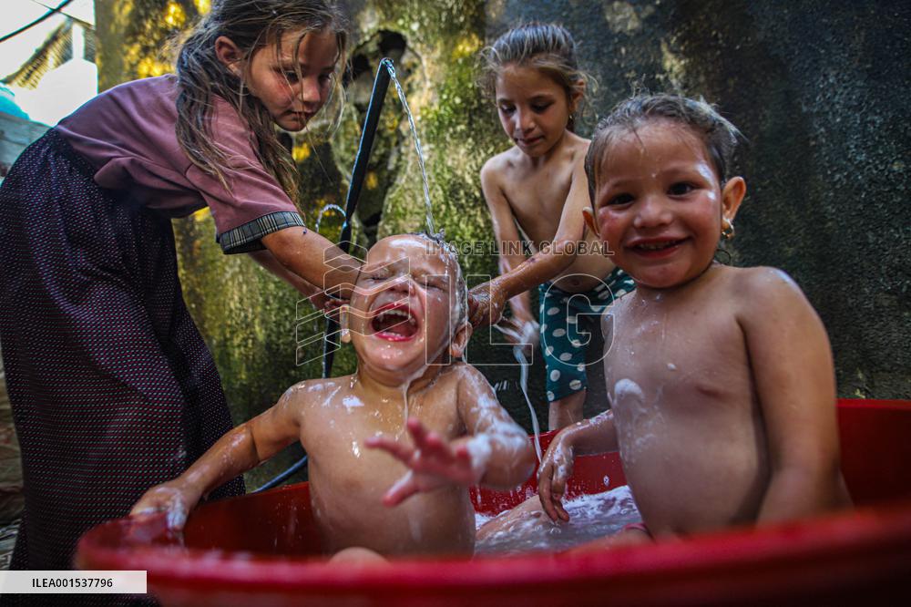 Heatwave And Power Shortages Hit Gaza